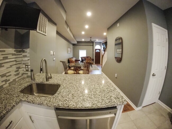 Foto del edificio - 819 N Montford Ave