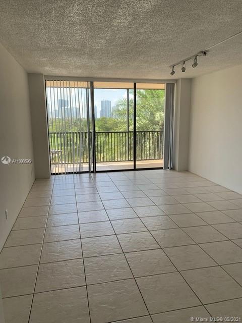Foto del edificio - 20301 W Country Club Dr