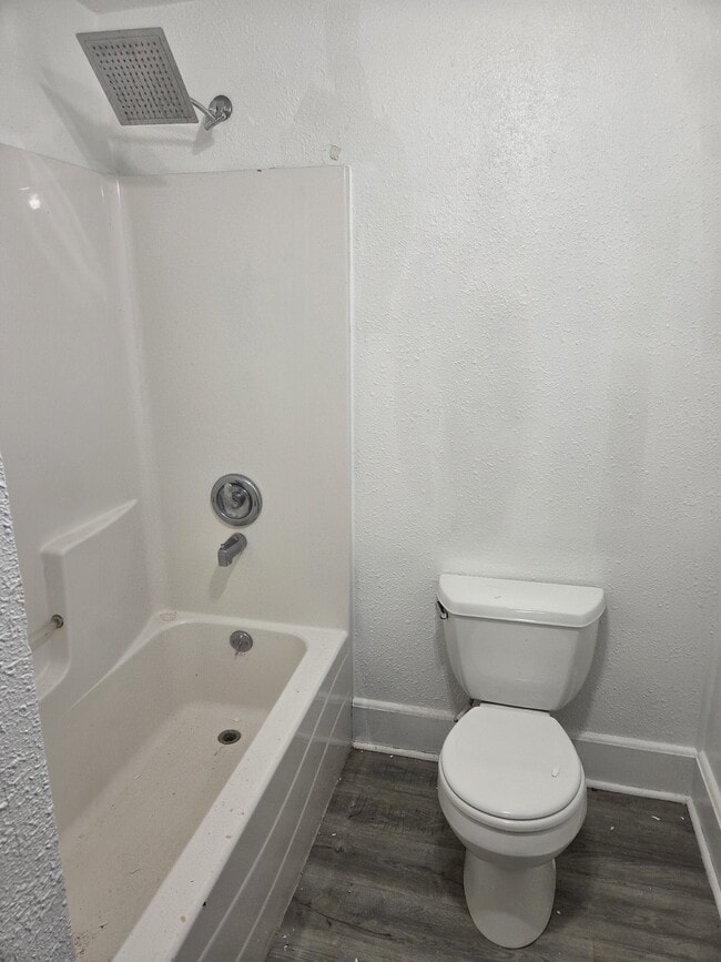 Building Photo - 610 S Grange Ave