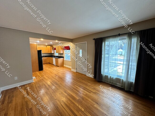 Building Photo - Great NE Side Updated Home By Huff Park