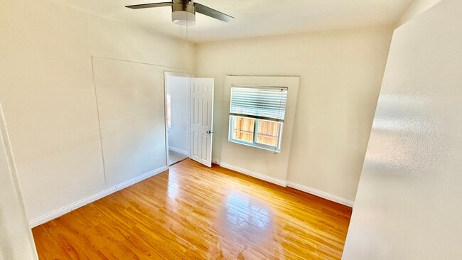 Foto del edificio - 1116 E 16th St