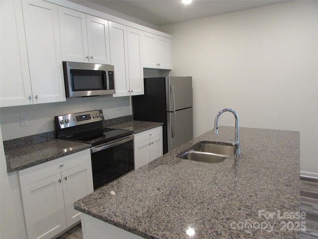 Building Photo - 107 Blakeslee Ct