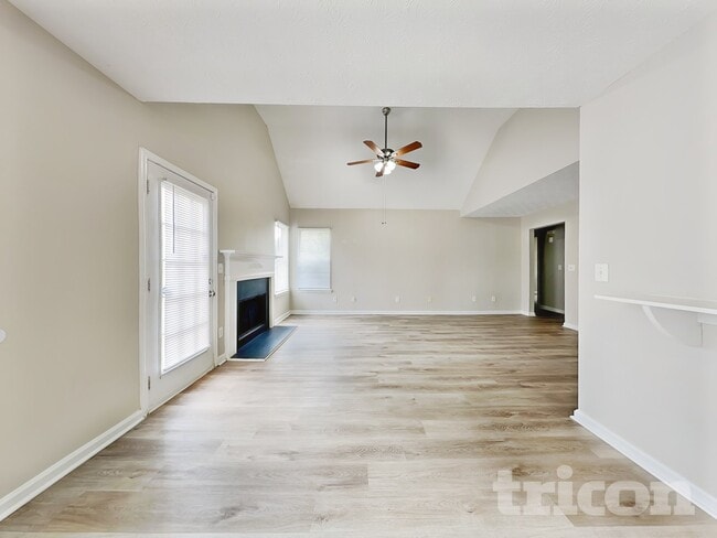 Building Photo - 225 Nina Cir