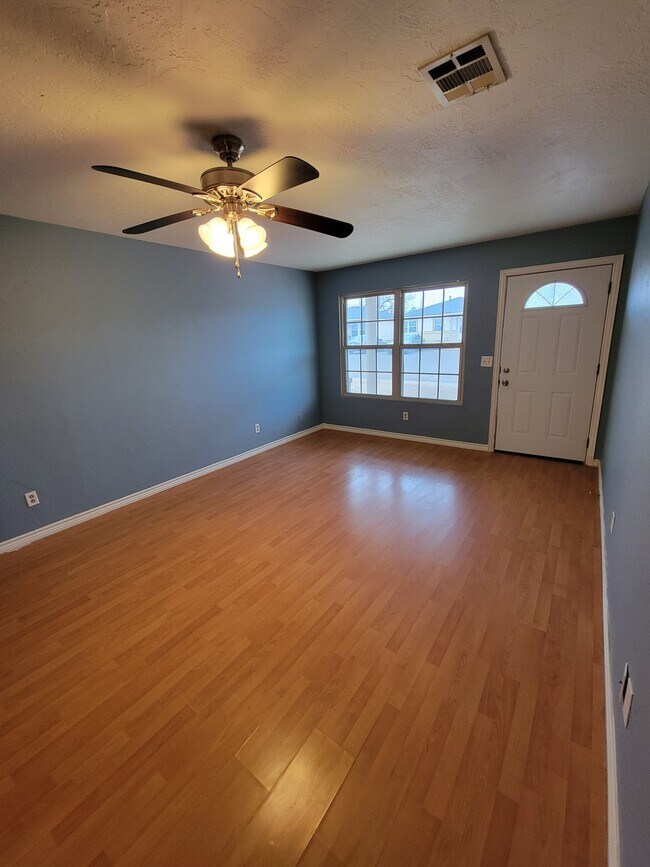 Building Photo - 4201 W Farmers Ave