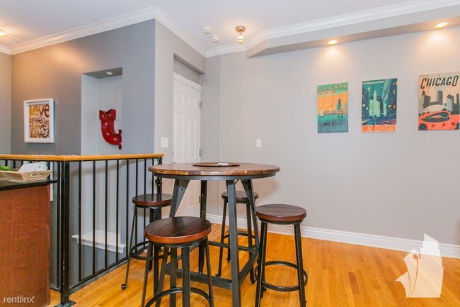 Building Photo - 2 br, 1 bath Apartment - 552 W Deming Pl 1