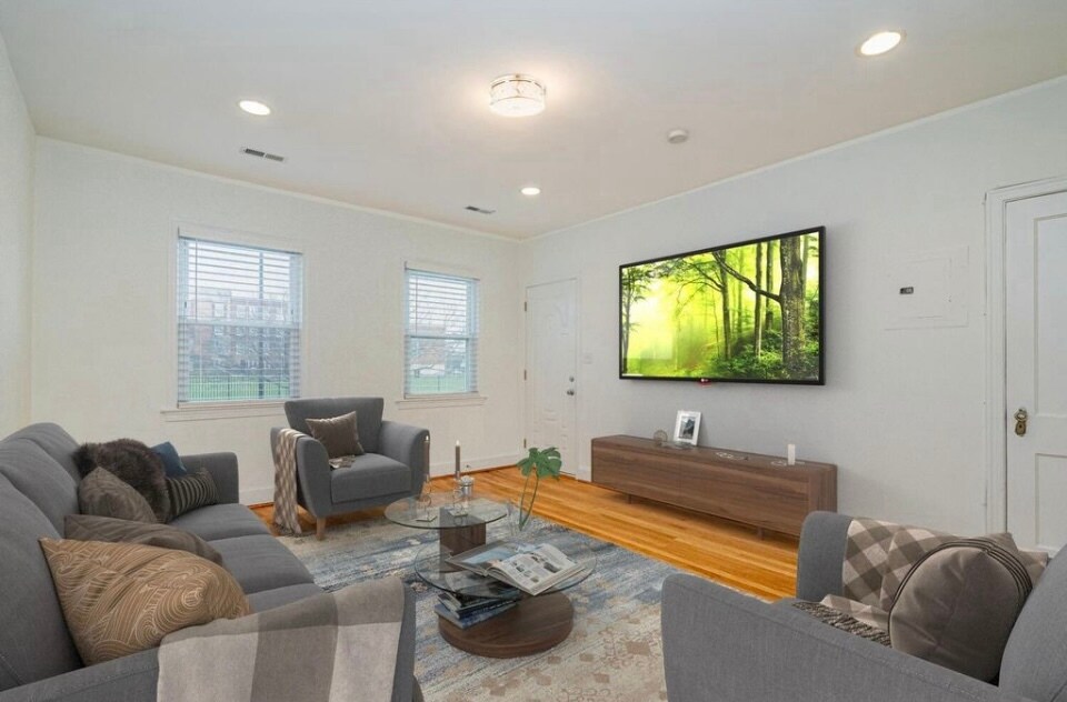 Foto principal - 209 19th St NE