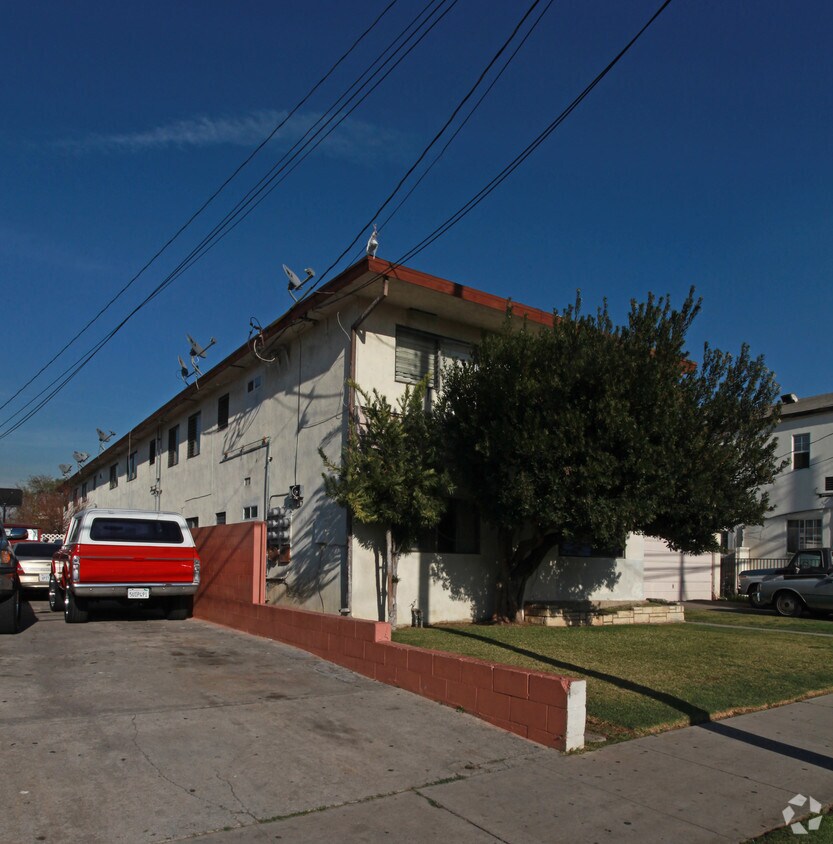 Building Photo - 812 W Mines Ave