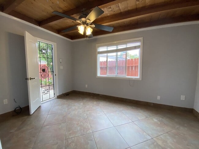 Foto del edificio - ***MOVE IN SPECIAL!!!*** Charming Serra Me...