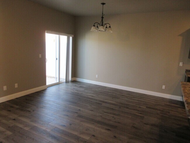 Foto del edificio - **Move-In Bonsu!!! 3 bedroom, 2.5 bath - Newer town home living in the heart of Cedar City!