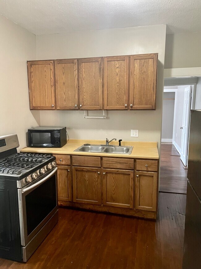 Kitchen - 2805 Grand Ave S