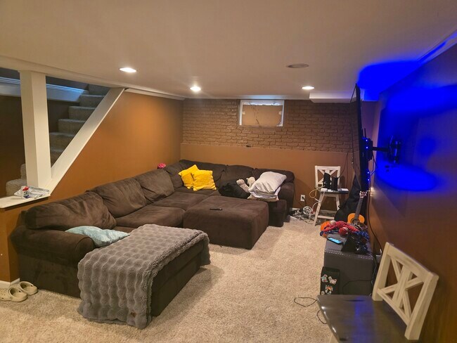 Sala familiar del sótano - 416 Fairlawn Rd
