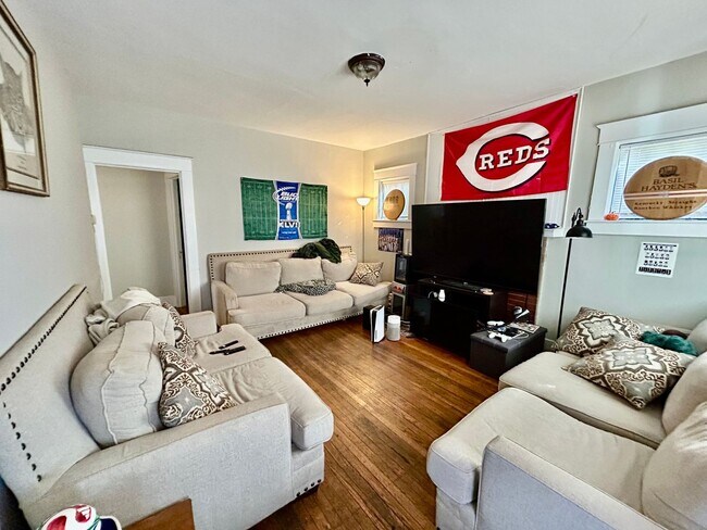 Foto del edificio - UK STUDENTS — LIVE RIGHT ACROSS FROM KROGER FIELD!