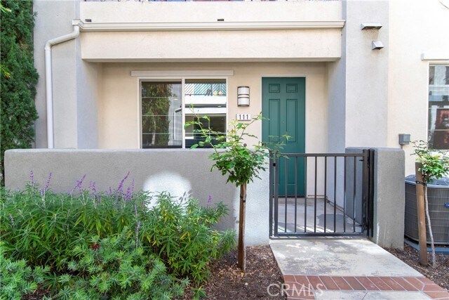 Primary Photo - 111 Macintosh Way