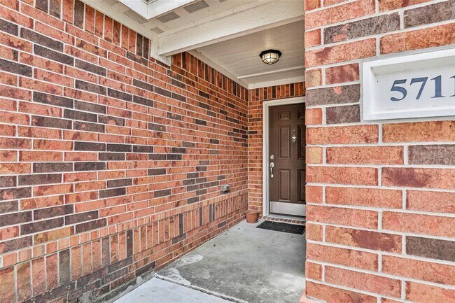 Building Photo - 5711 Rocky Trail Dr