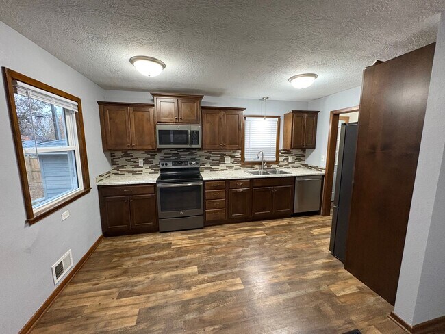 Foto del edificio - 320 Fanelle Ave