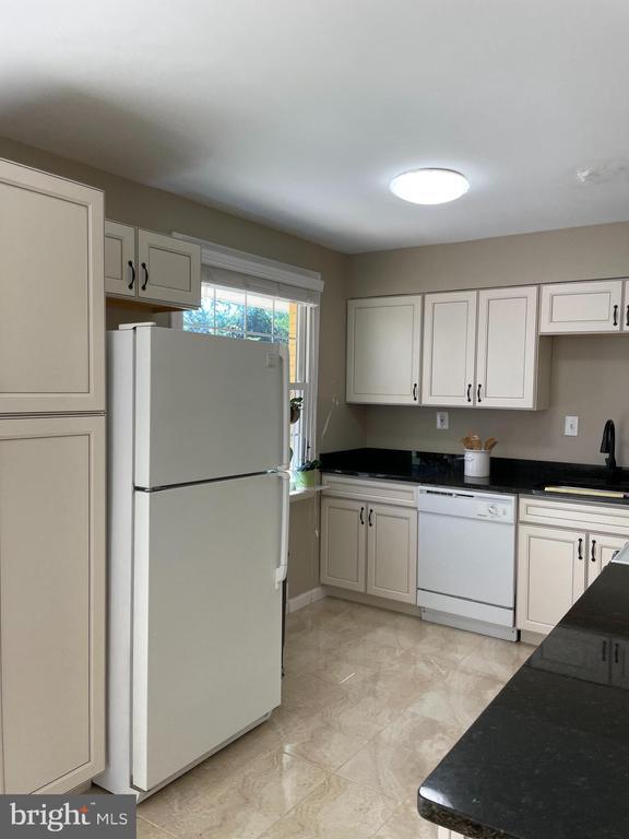 Foto del edificio - 4807 Flower Ln