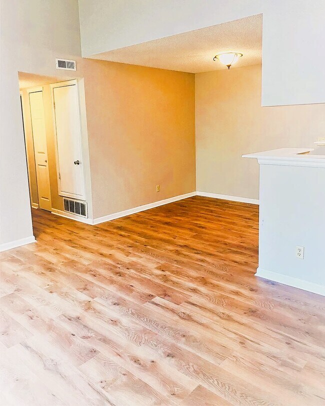 Foto del edificio - 8225 Fairmount Dr