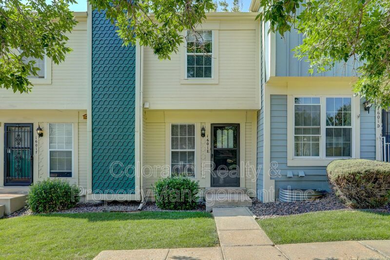 Primary Photo - 1601 S Idalia Cir