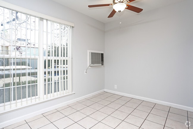 Foto del interior - Redwood Plaza Apartments