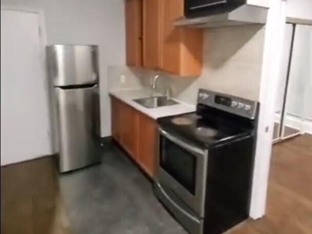 Photo du bâtiment - Bright & Private Studio Apartment!