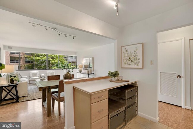 Building Photo - 1140 23rd St NW