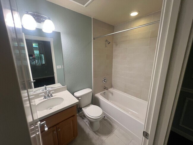 Building Photo - Beautiful 3 bed 3.5 bath Townhouse with A/C in Mountain View. Blocks from Downtown.