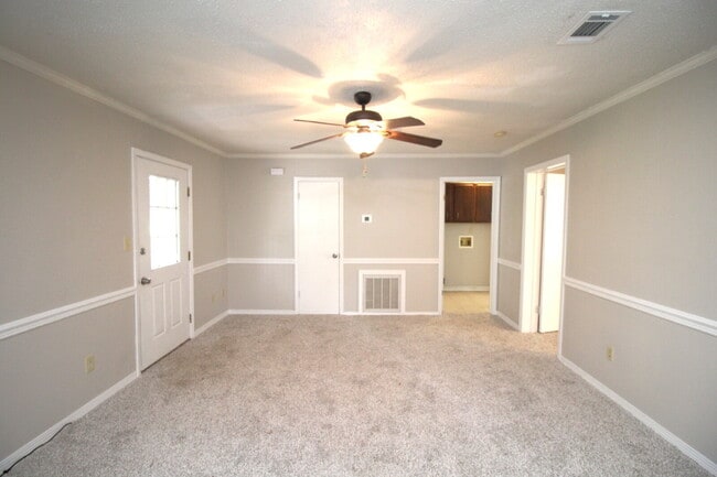 Building Photo - Updated 1-Bedroom Duplex in Bellview – New...