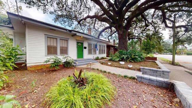 Building Photo - 3918 Herschel St