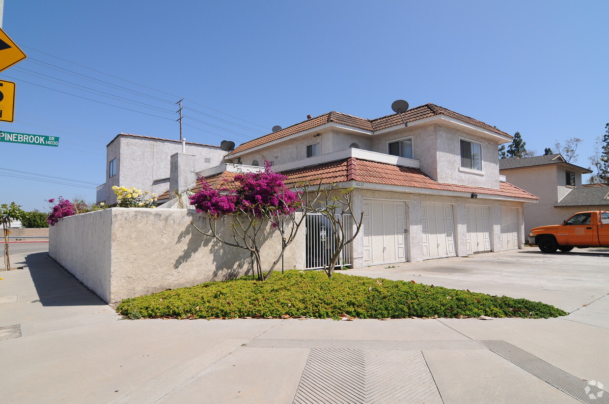 Building Photo - 14032 Pinebrook Dr