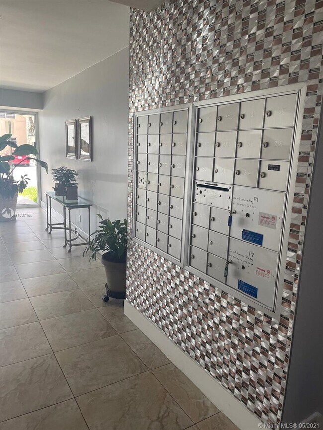 Foto del edificio - 1400 NE 169th St