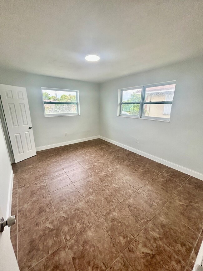 Building Photo - 7511 Venetian St