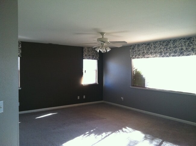 Building Photo - Spacious Two Story Home For Rent