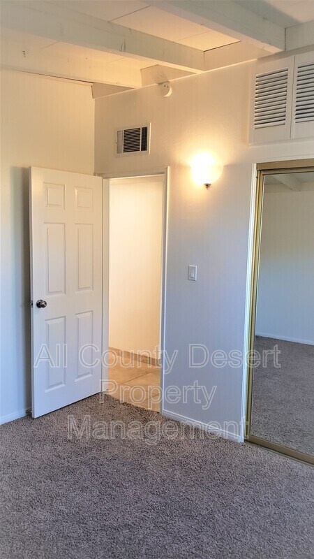 Foto del edificio - 72891 Sierra Vista Dr