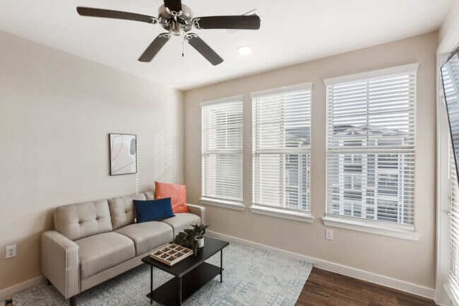 Foto del edificio - 13555 Cullen Blvd