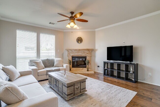 Building Photo - Fully Furnished 3 bed, 2 bath in White Settlement!