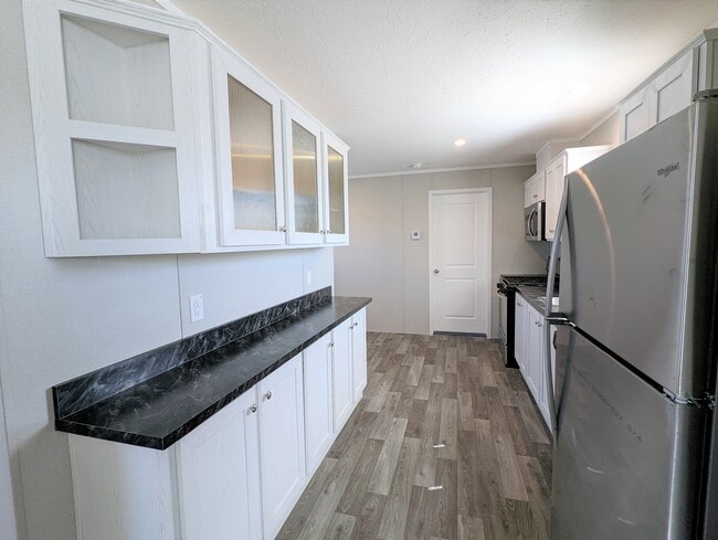 Building Photo - 554 Delaware