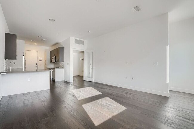 Building Photo - 2525 Arapahoe St