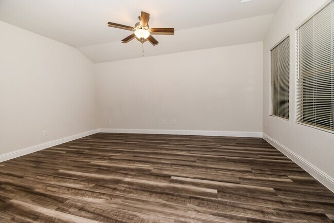 Foto del edificio - 1214 Green Timber Dr