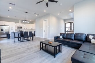 Building Photo - 4924 Winnetka St