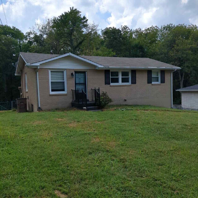 Foto principal - 493 Westcrest Dr