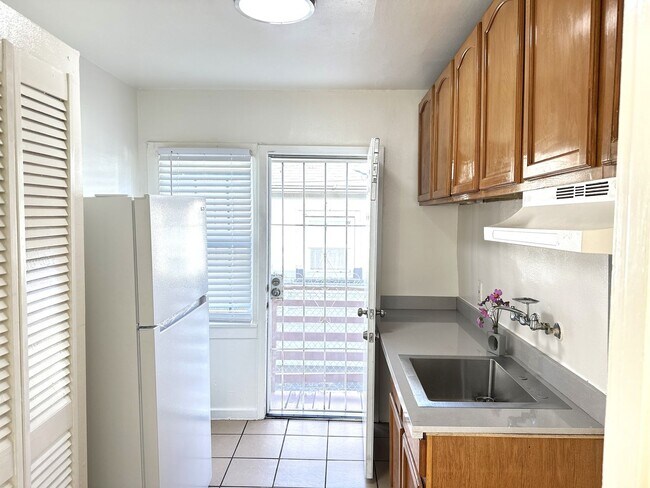 Building Photo - 2648