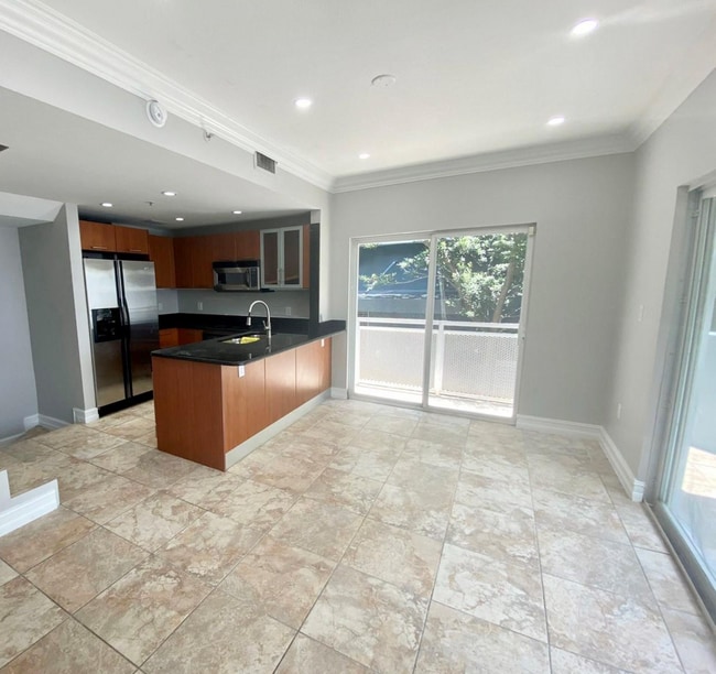 Building Photo - 235 SW 17th Rd