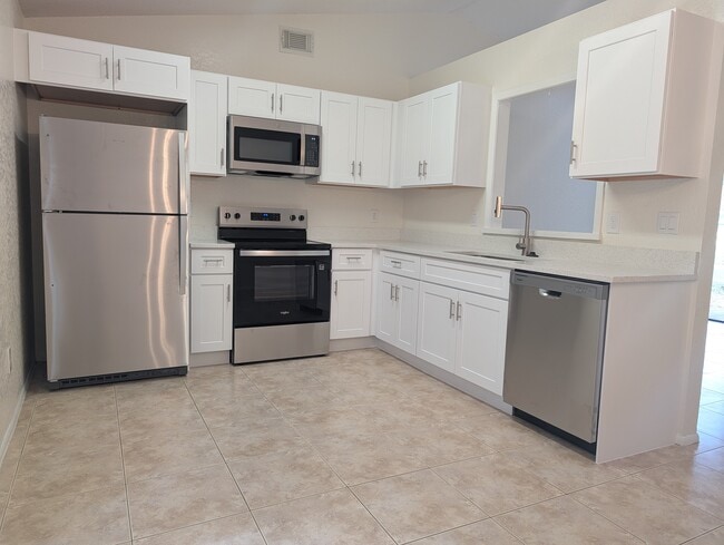 Building Photo - 52 Saint Johanna Dr