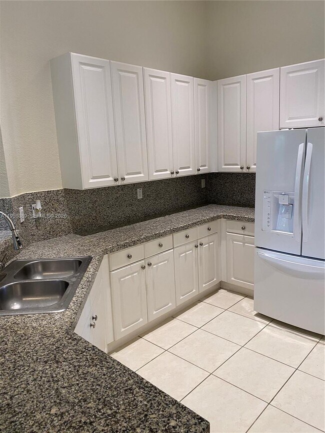 Building Photo - 7564 SW 190 St #7564 Cutler Bay, FL 33157