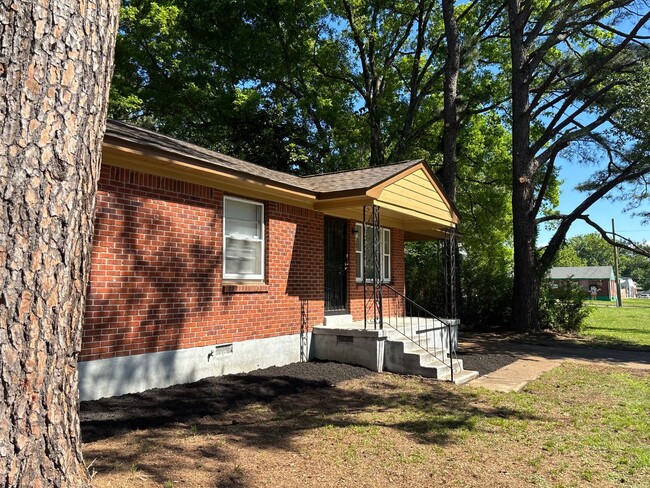 Building Photo - 3554 N Watkins St