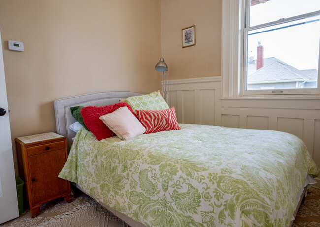 2nd bedroom - 440 Shore Rd