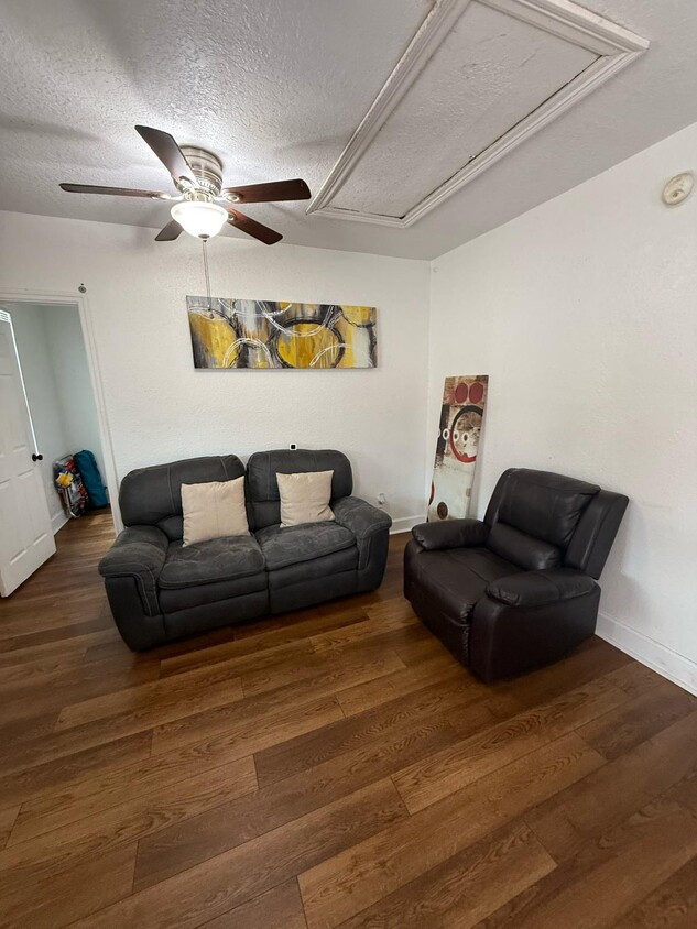 living area - 670 NW Treemont Ave