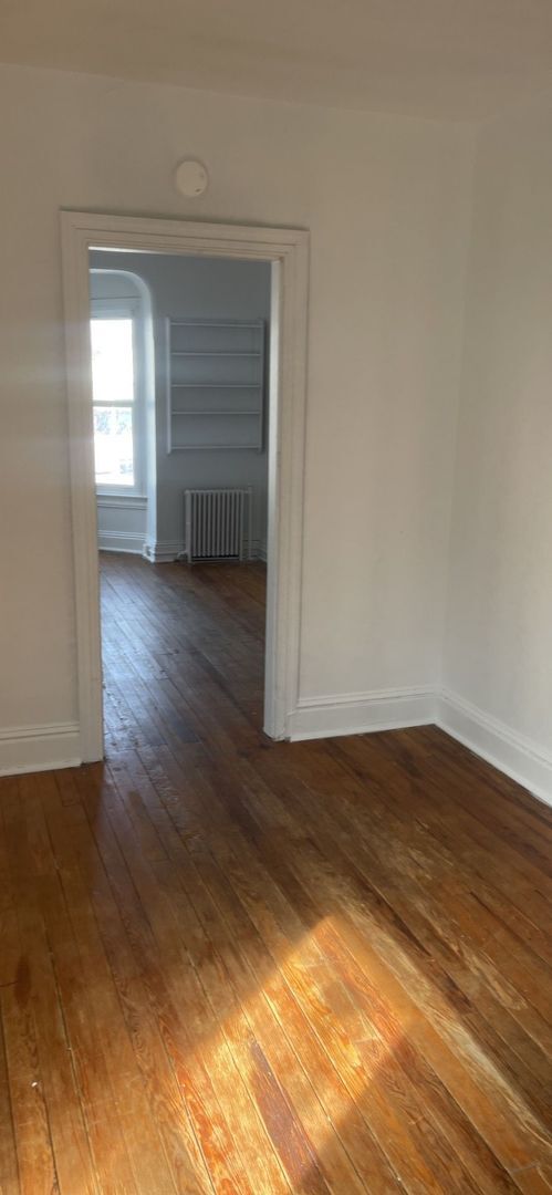 Foto del edificio - 1124 W Market St