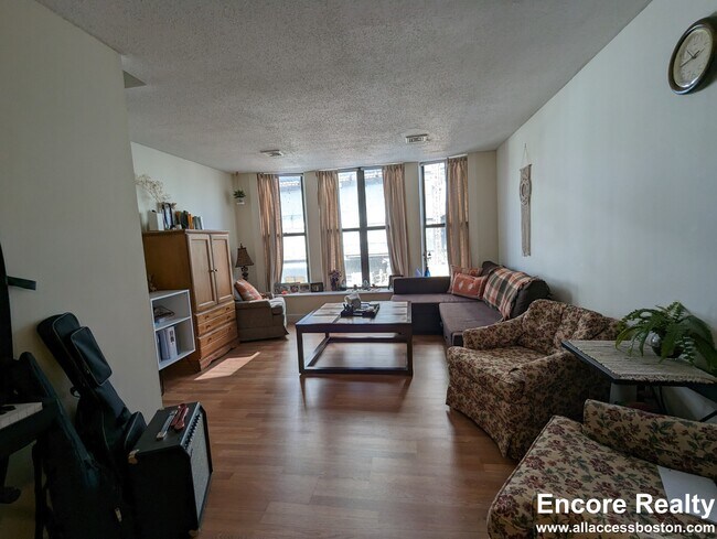 Building Photo - 1078 Boylston St