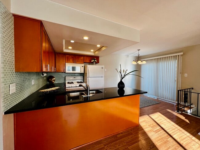 Building Photo - 2077 N Ginger Creek Cir